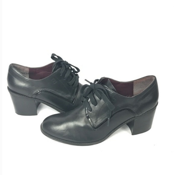 **SOLD** TOMMY HILFIGER OXFORD BLACK LEATHER HEELS - Picture 5 of 5